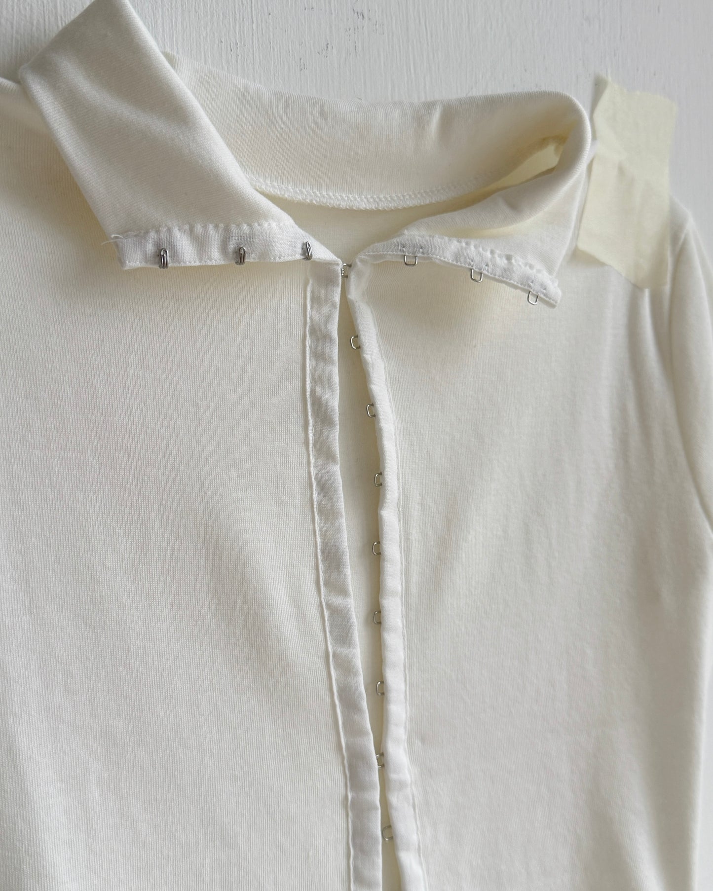 TP603 Hooksssss Top - White | Black