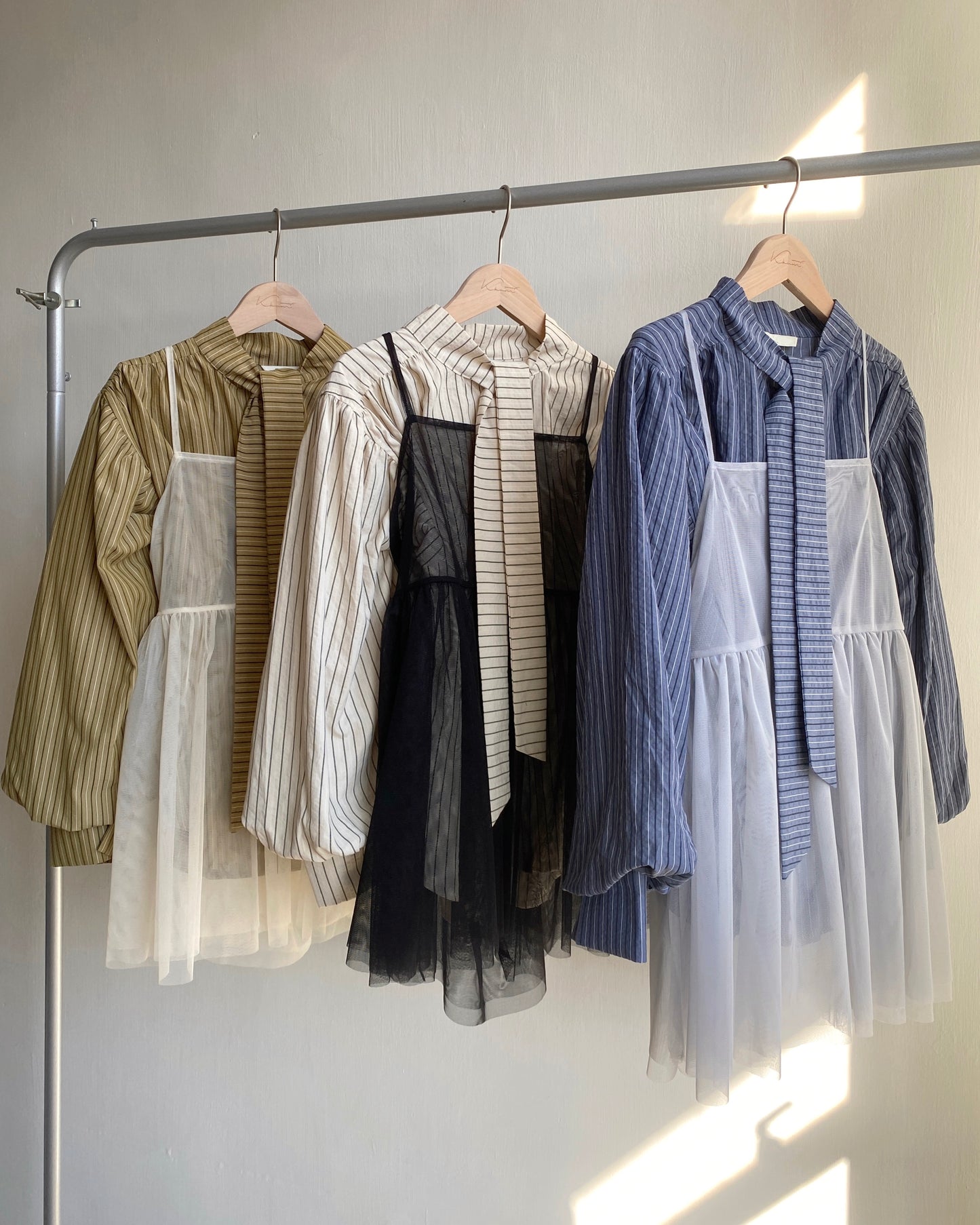 現貨 TP488 Balloon Sleeve Shirt - Ivory | Navy | Yellow