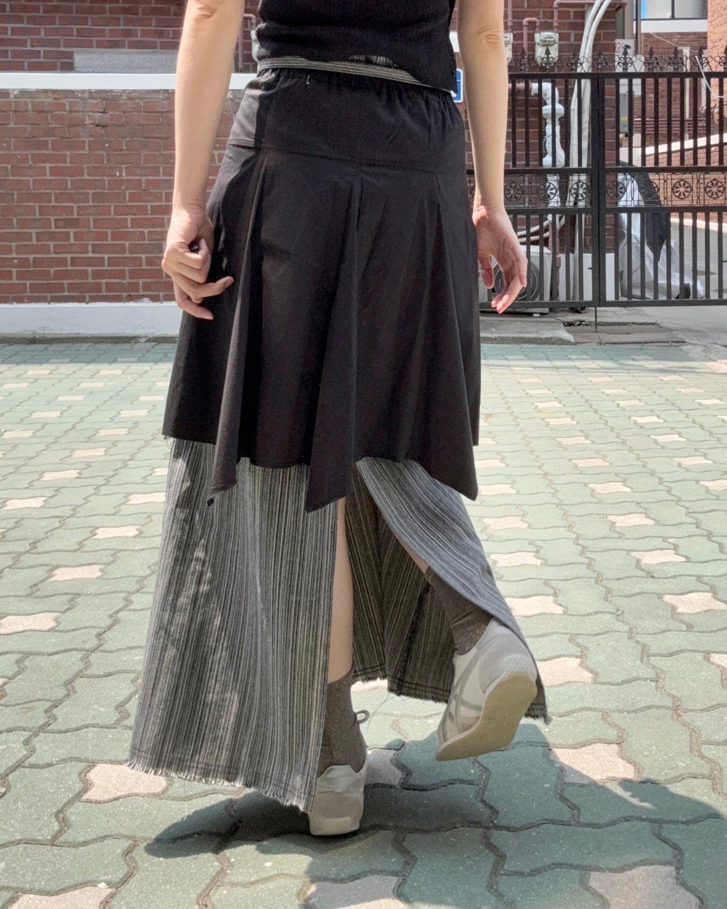 現貨 SK192 Ami Cut-out Midi Skirt - Khaki | White | Black