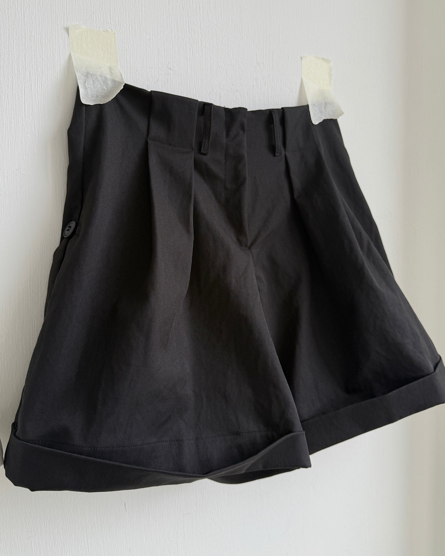 SP021 Roll-up Shorts - White | Black