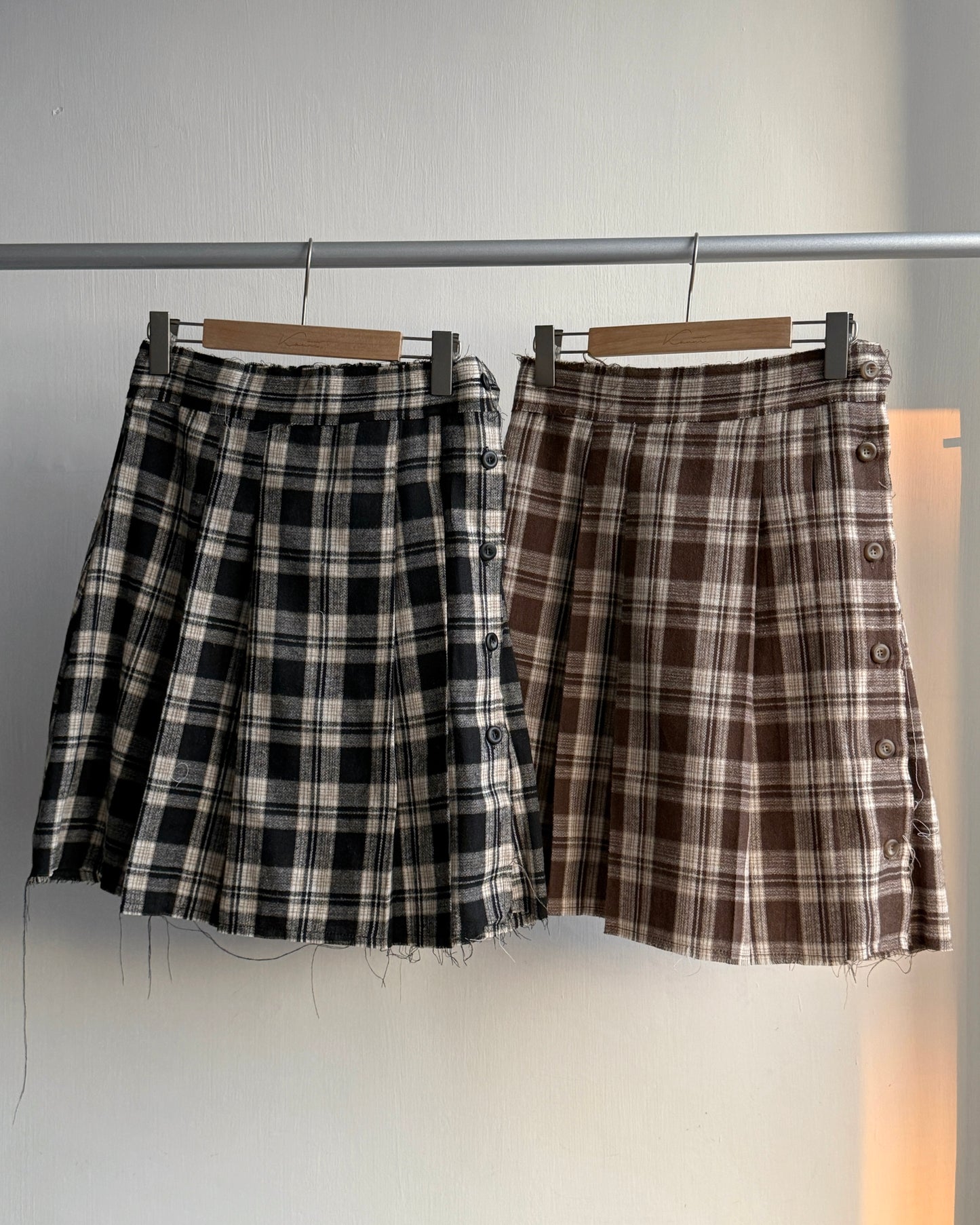 SK207 格子鈕扣2WAY裙子 - Brown | Black