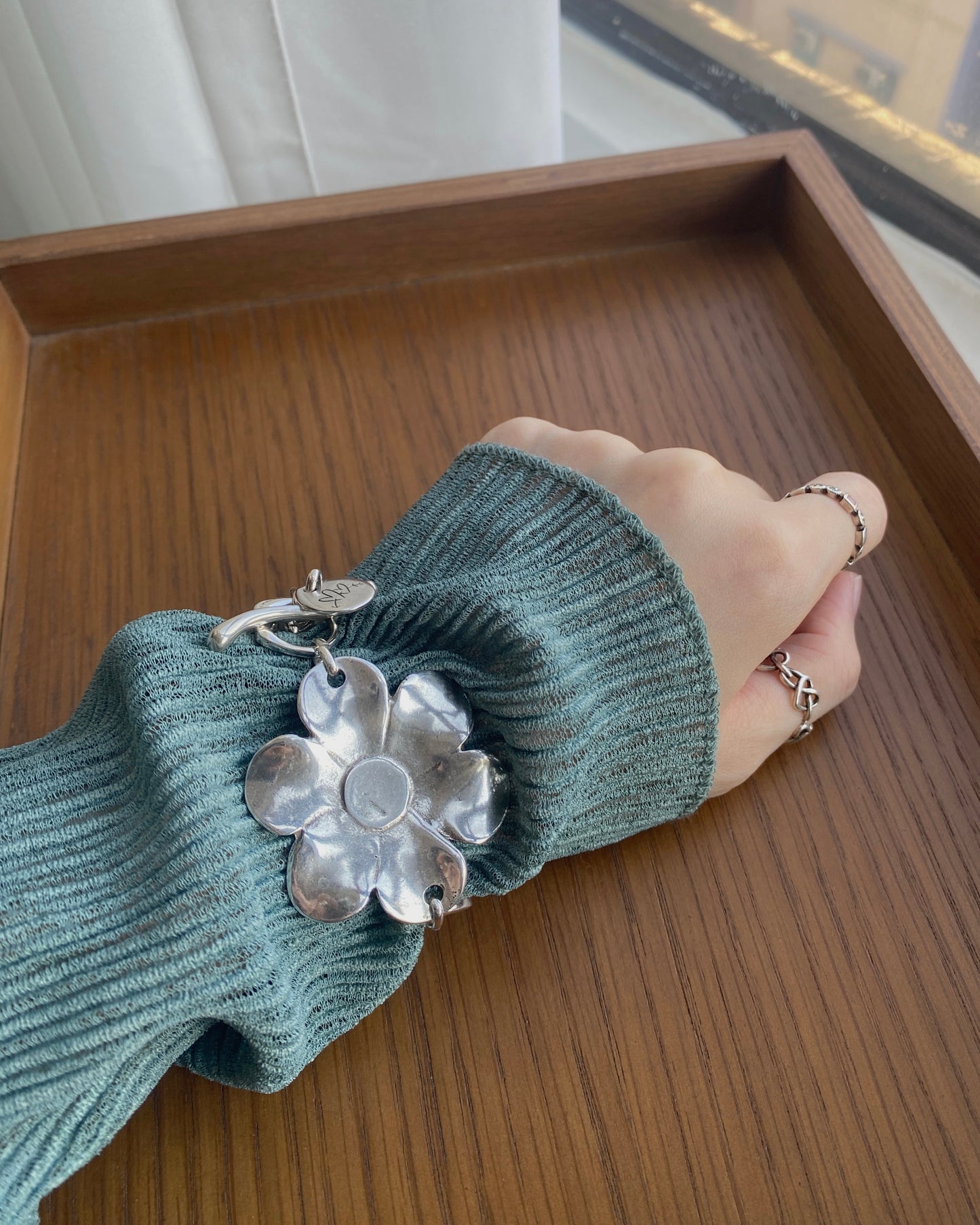 OA002 OtroAccesorio Flower Bracelet