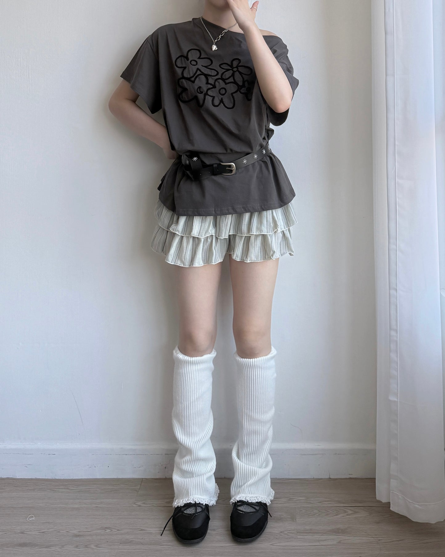 TP532 Embroidered off-shoulder - White | Charcoal