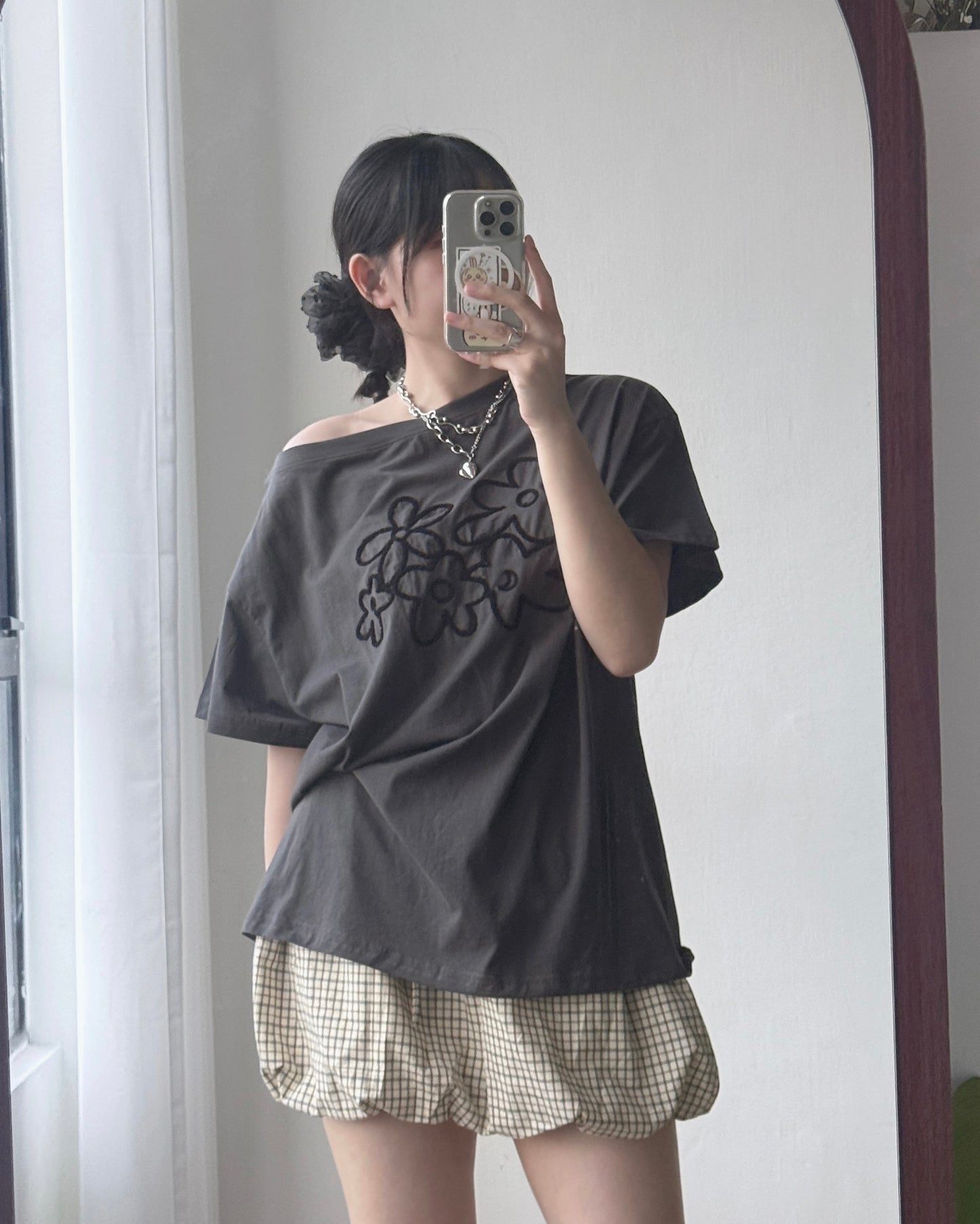 TP532 Embroidered off-shoulder - White | Charcoal