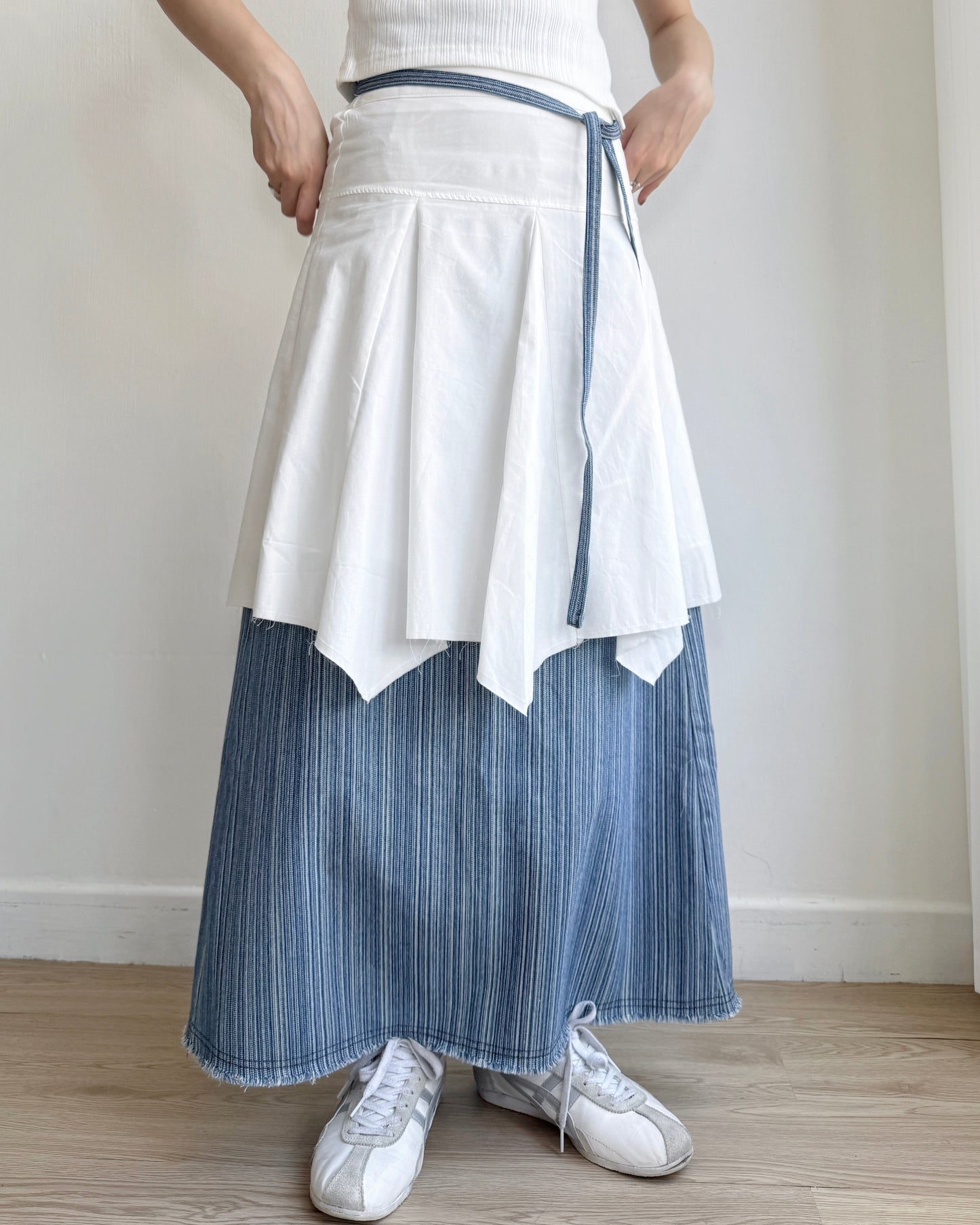 現貨 SK192 Ami Cut-out Midi Skirt - Khaki | White | Black