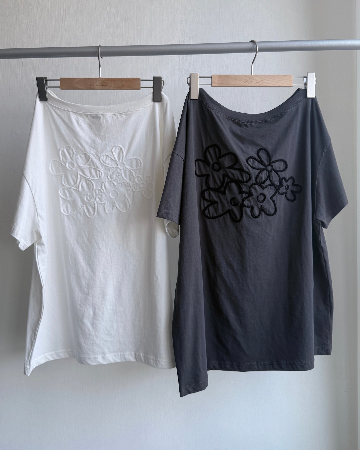 TP532 Embroidered off-shoulder - White | Charcoal
