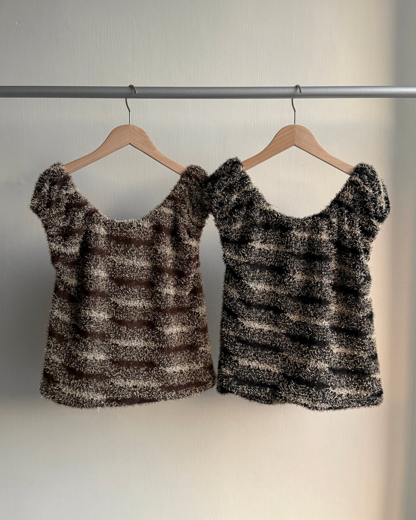 TP560 泡泡褶皺針織衫 - Brown | Black