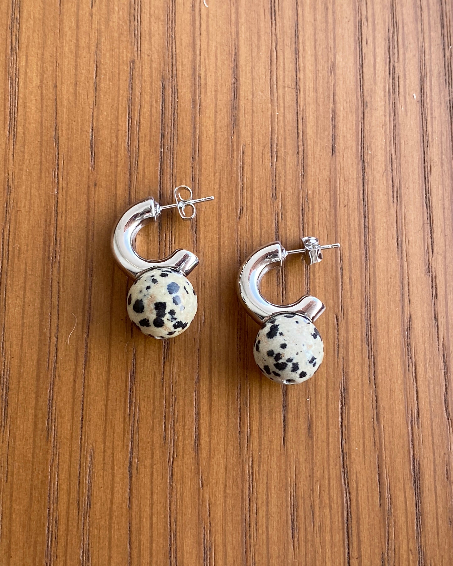 KA319 Ball Earring - White | Black