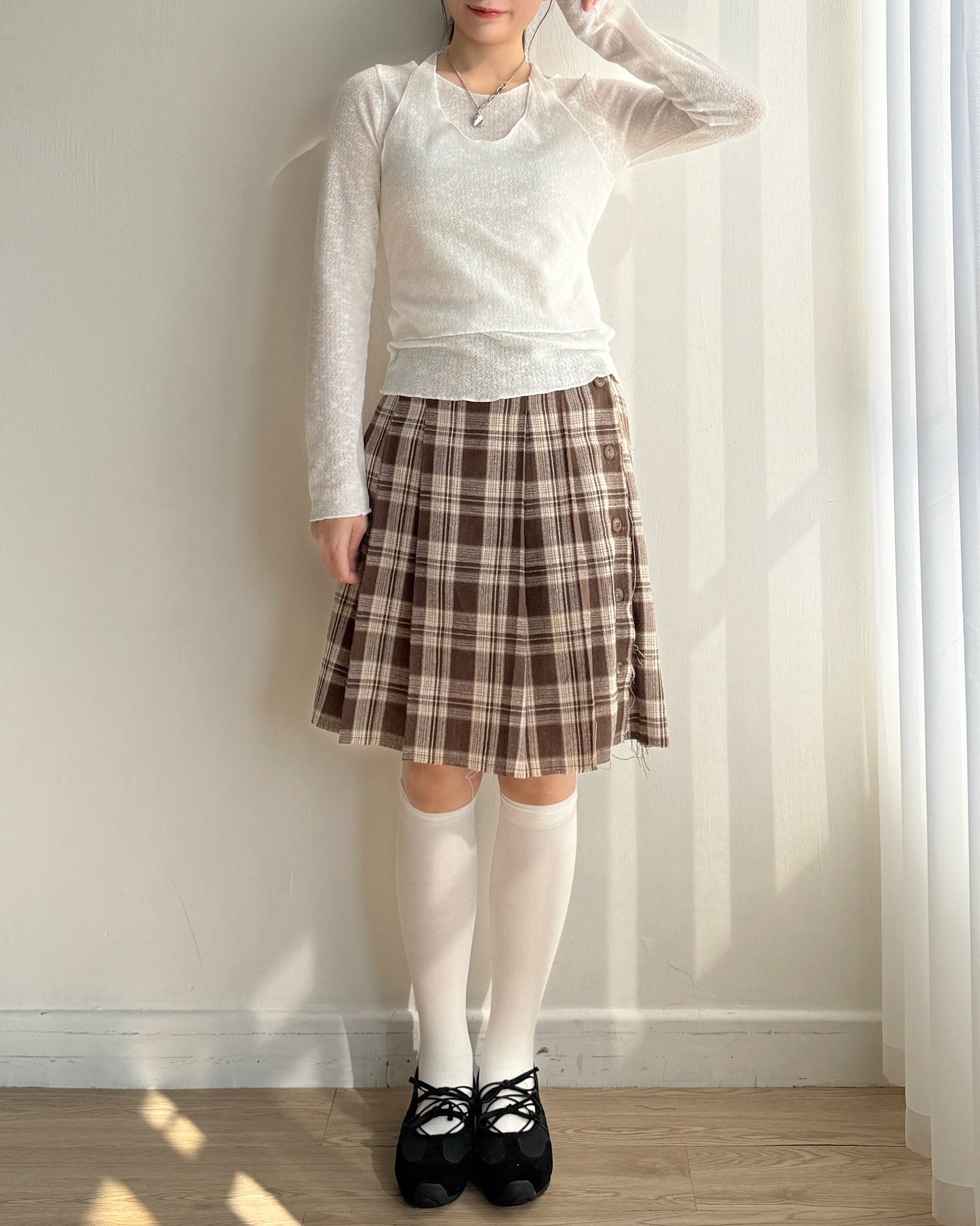 TP564 層次感百搭上衣 - White | Black