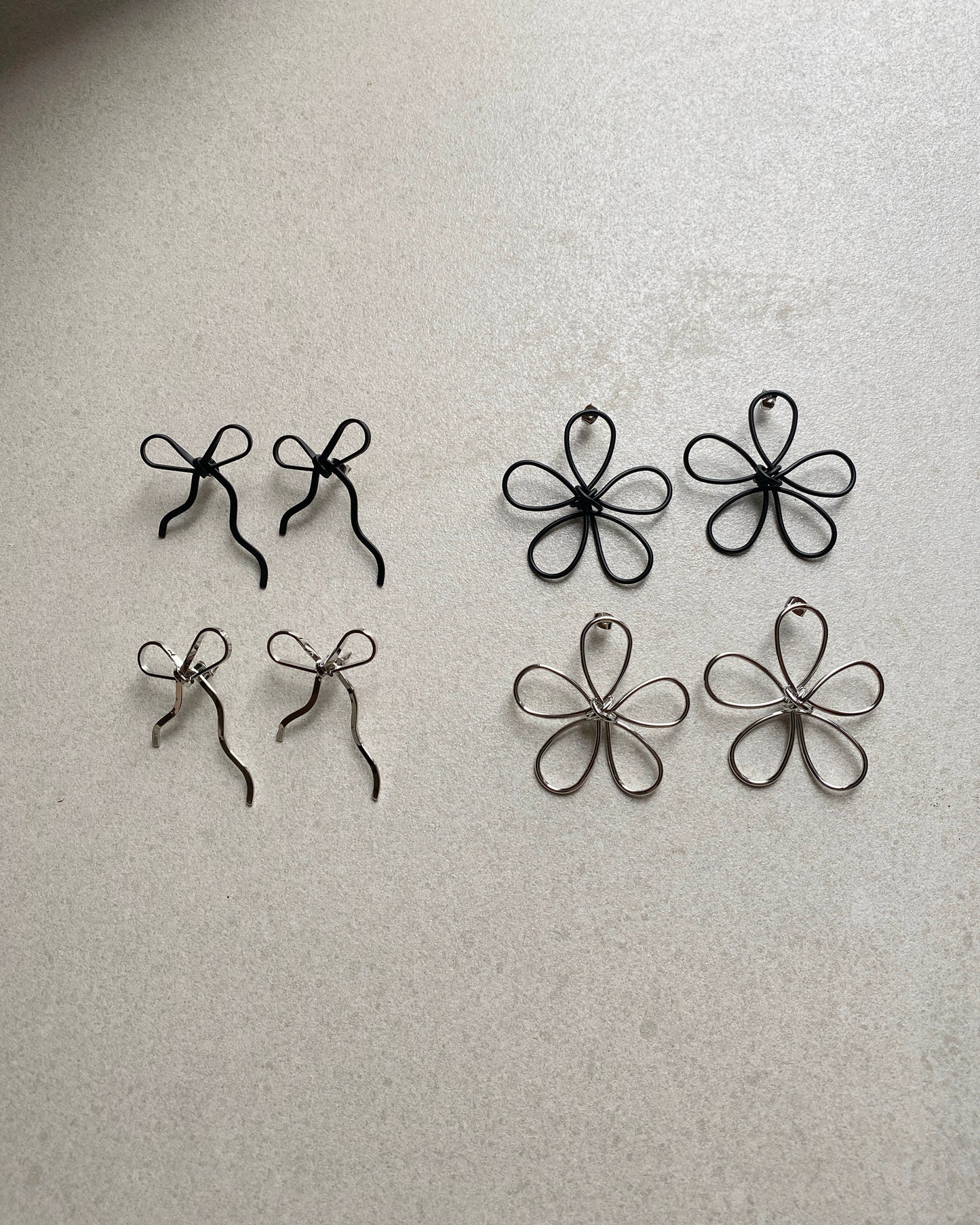 KA344 Line FAFA Earring - Silver | Black