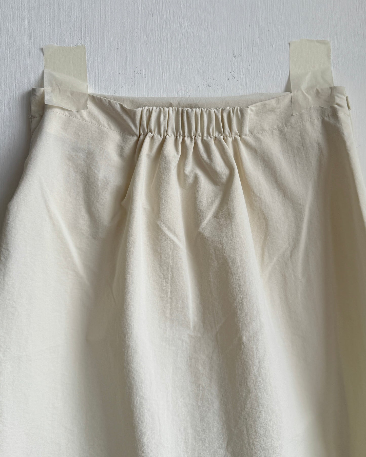 SK225 Pleated Skirt - Ivory | Black