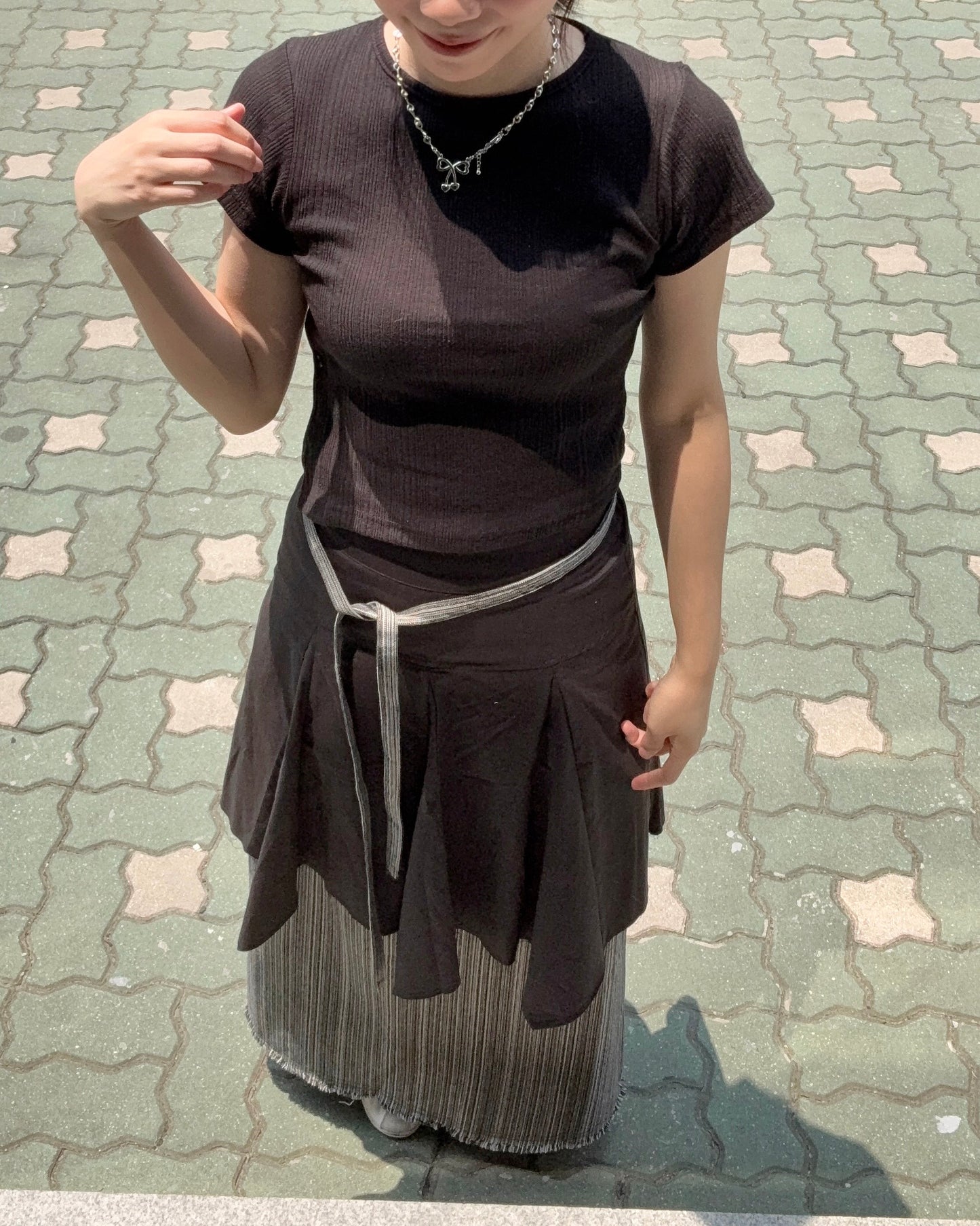 現貨 SK192 Ami Cut-out Midi Skirt - Khaki | White | Black