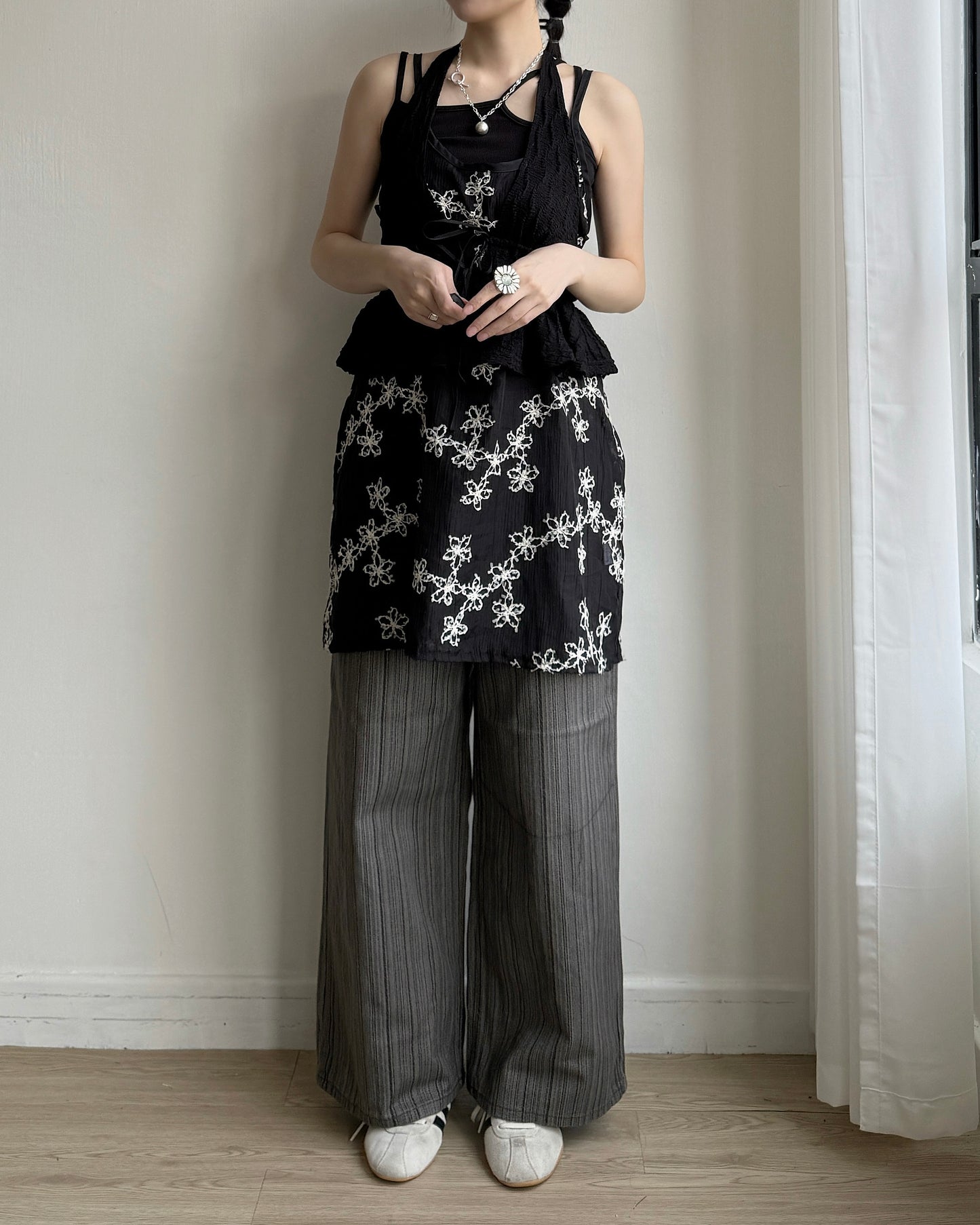 VT297 Floral Vest OPS - White | Black
