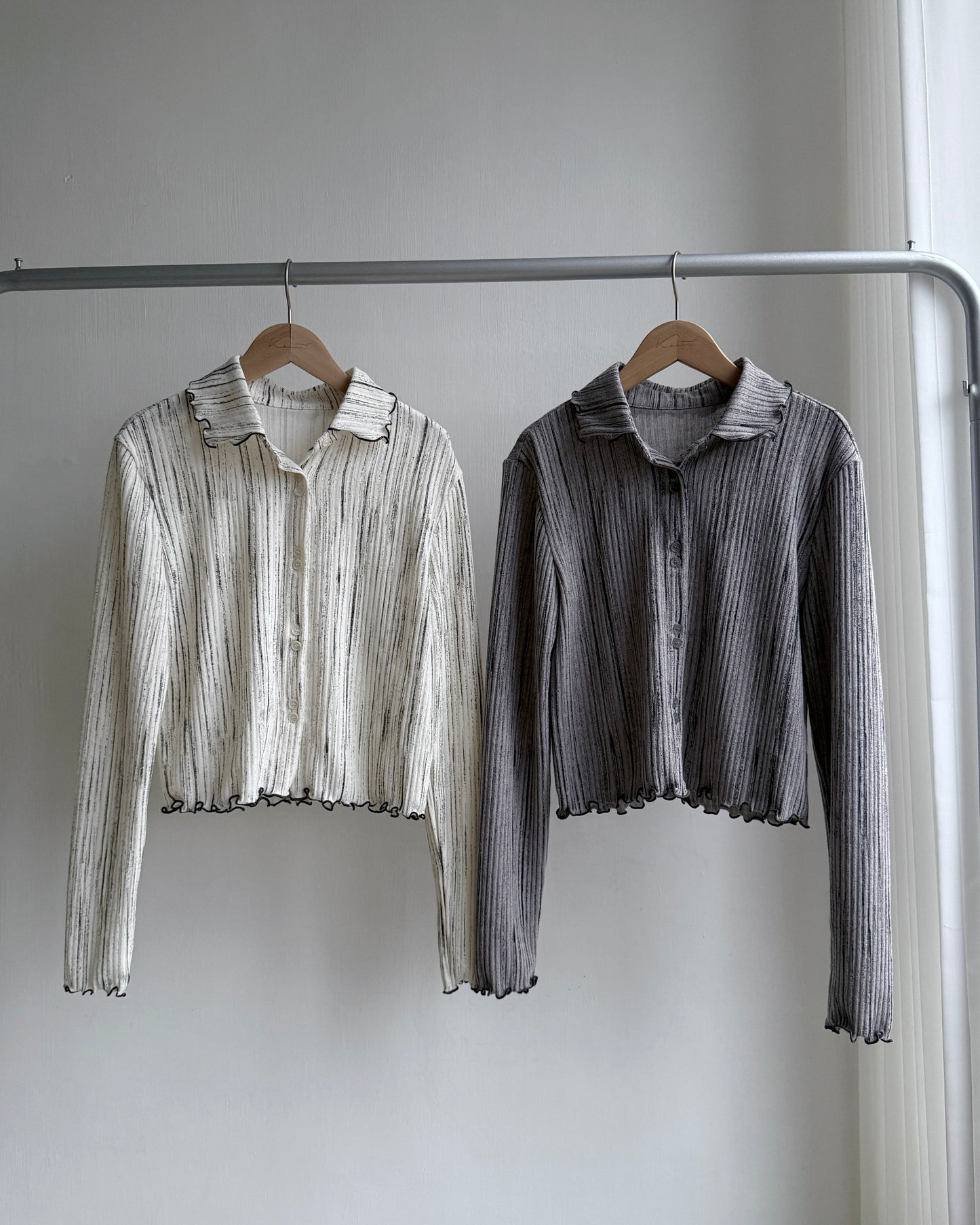 TP547 Draw Pleated Blouse - Ivory | Gray