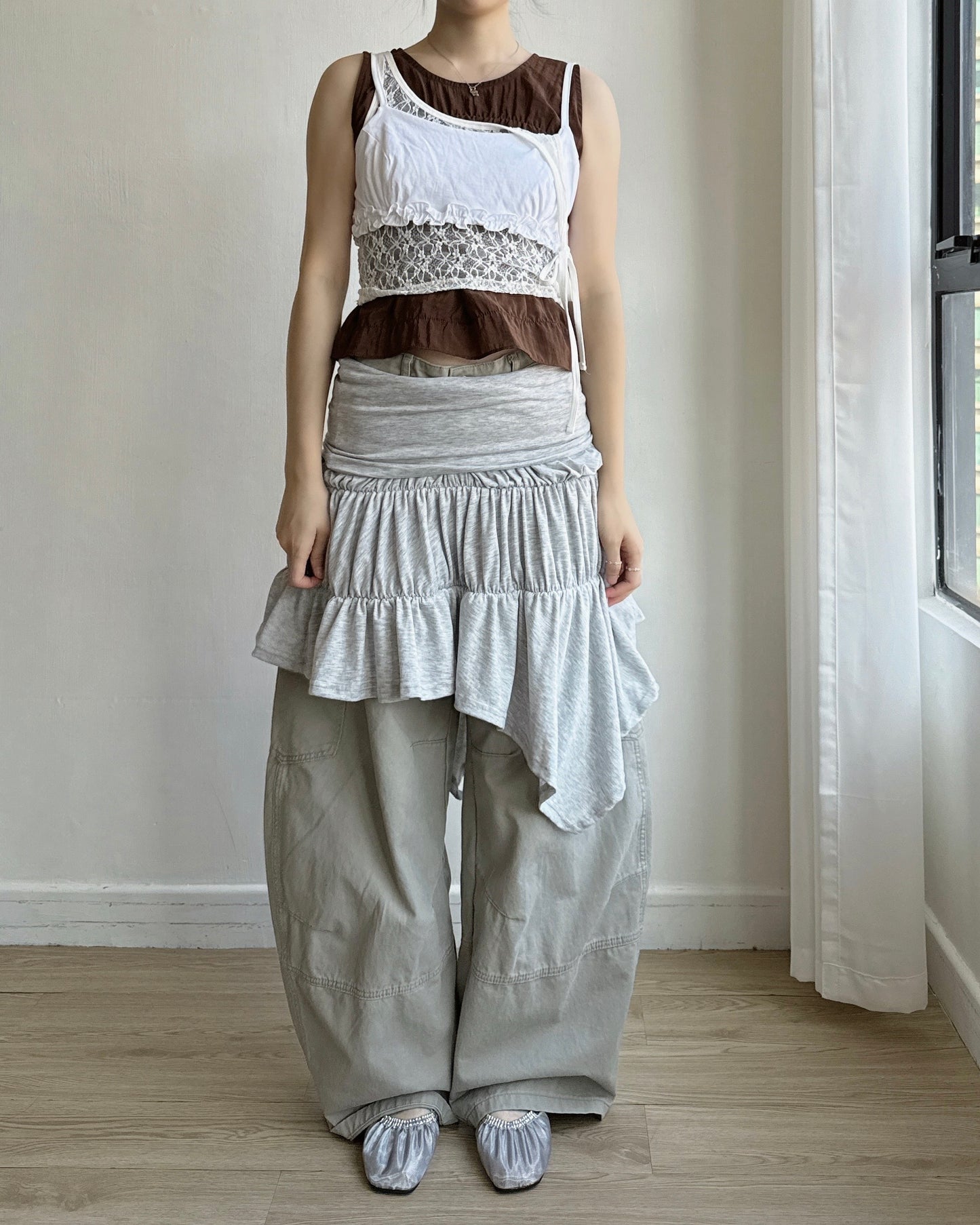 VT323 Ruffle Mini Vest - White | Gray