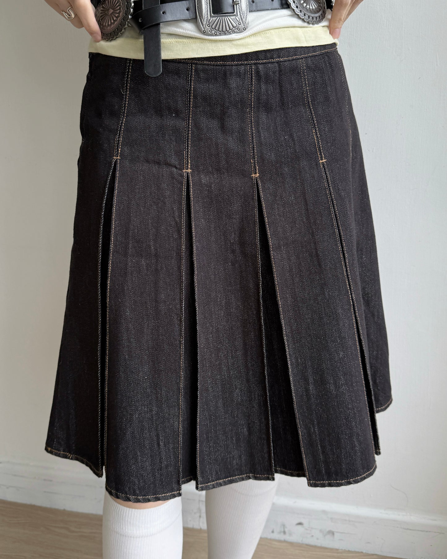 SK214 Pleated skirt - White | Navy | Beige