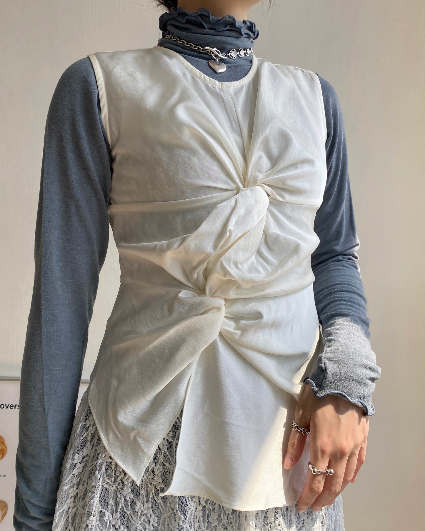 現貨 VT224 Knot Vest - White | Black