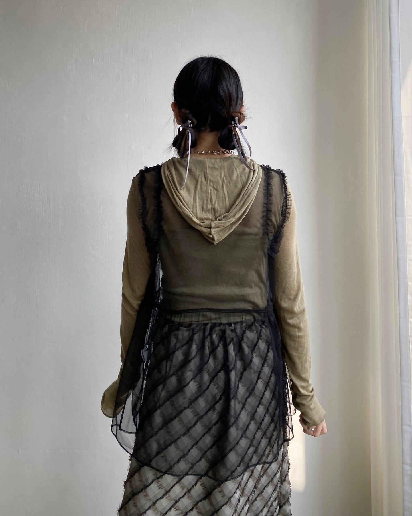 VT237 Sheer Vest - White | Black