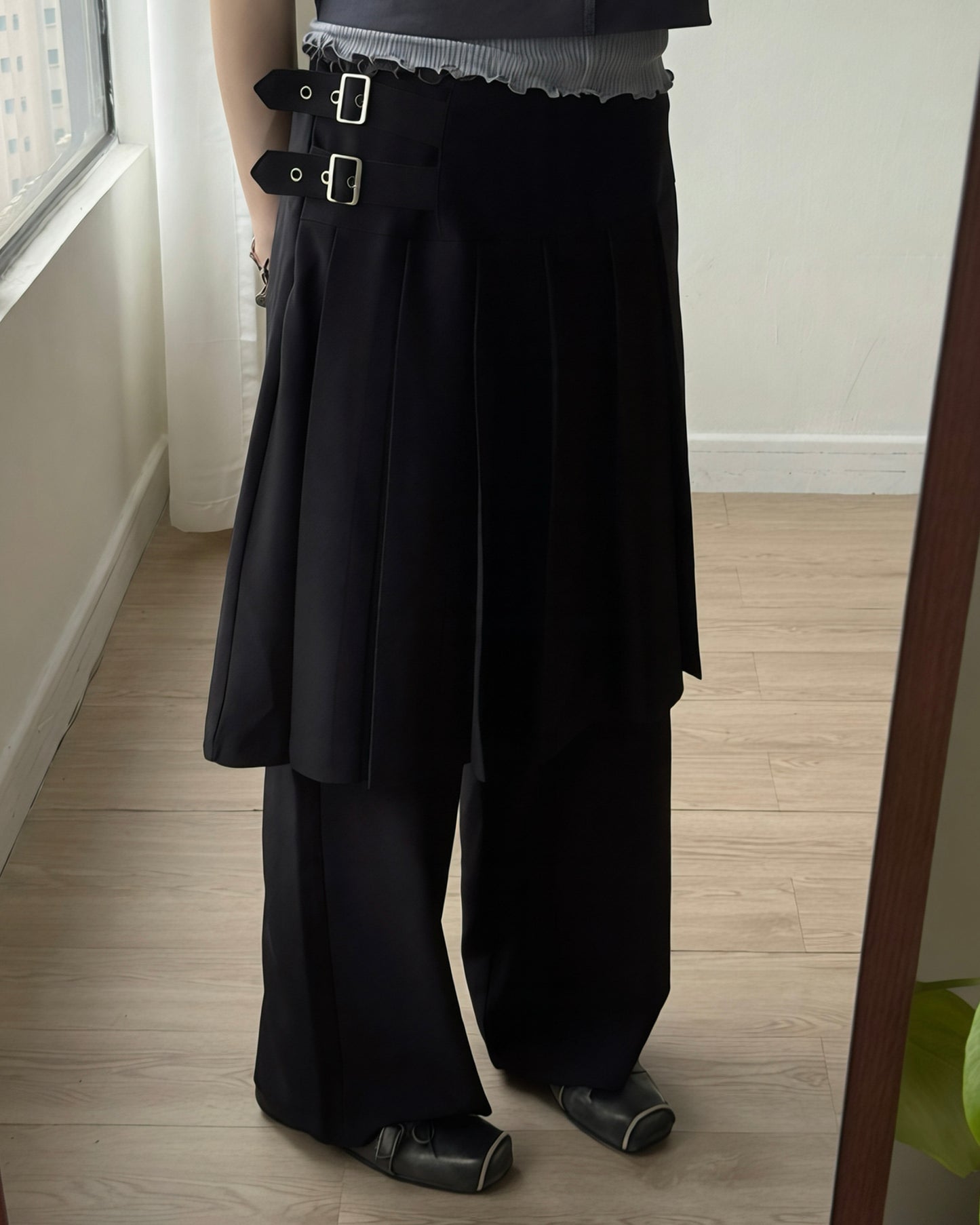 PT082 Buckle Skirt Pants - Black | Stripes