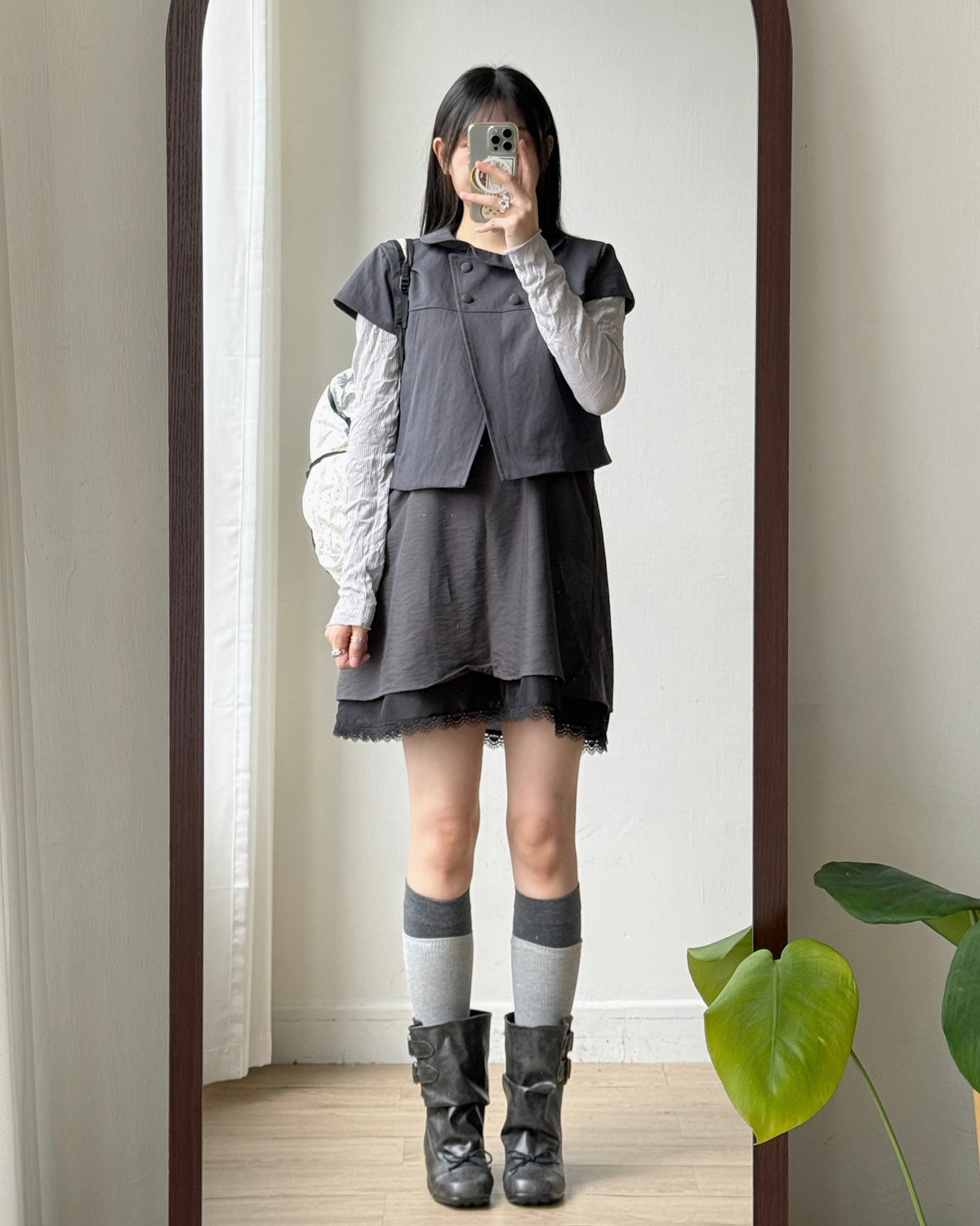 VT327 Cozy Pocket Short Vest - Ivory | Charcoal