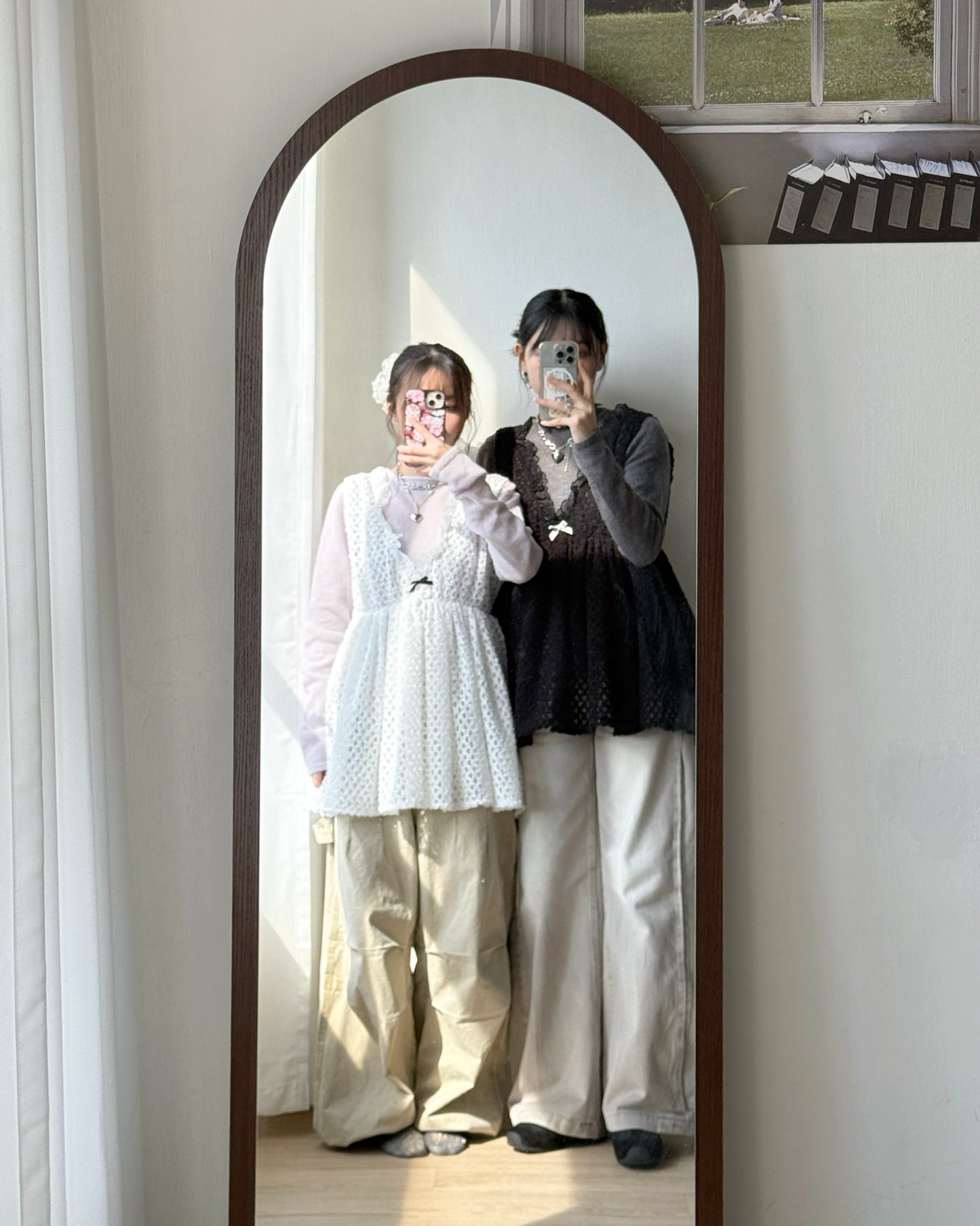 VT268 Lace Vest - White | Black