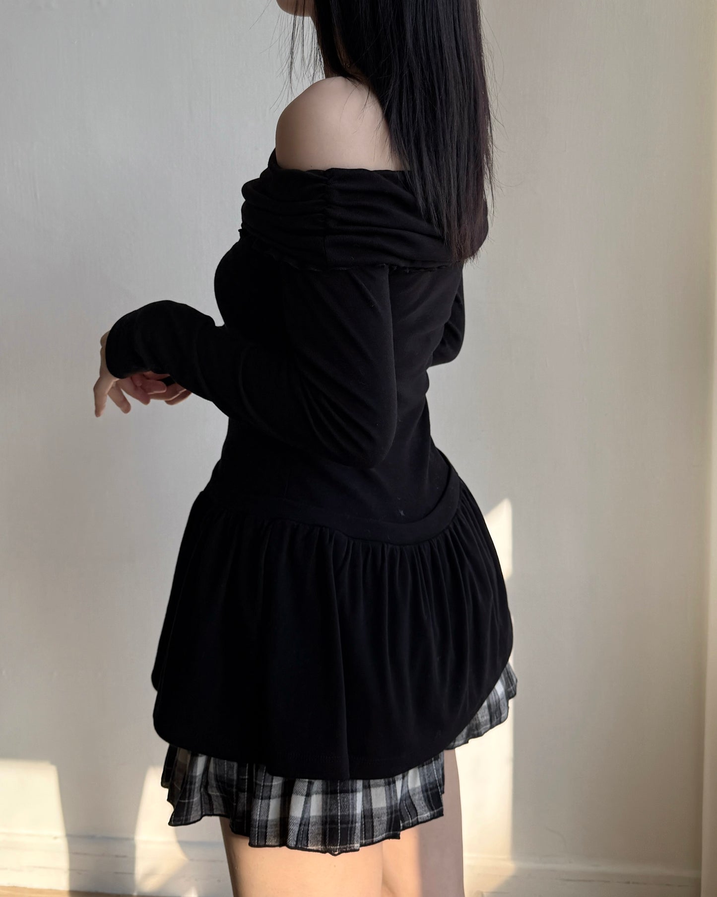 TP568 Off-shoulder Frill Flare Top - Gray | Black