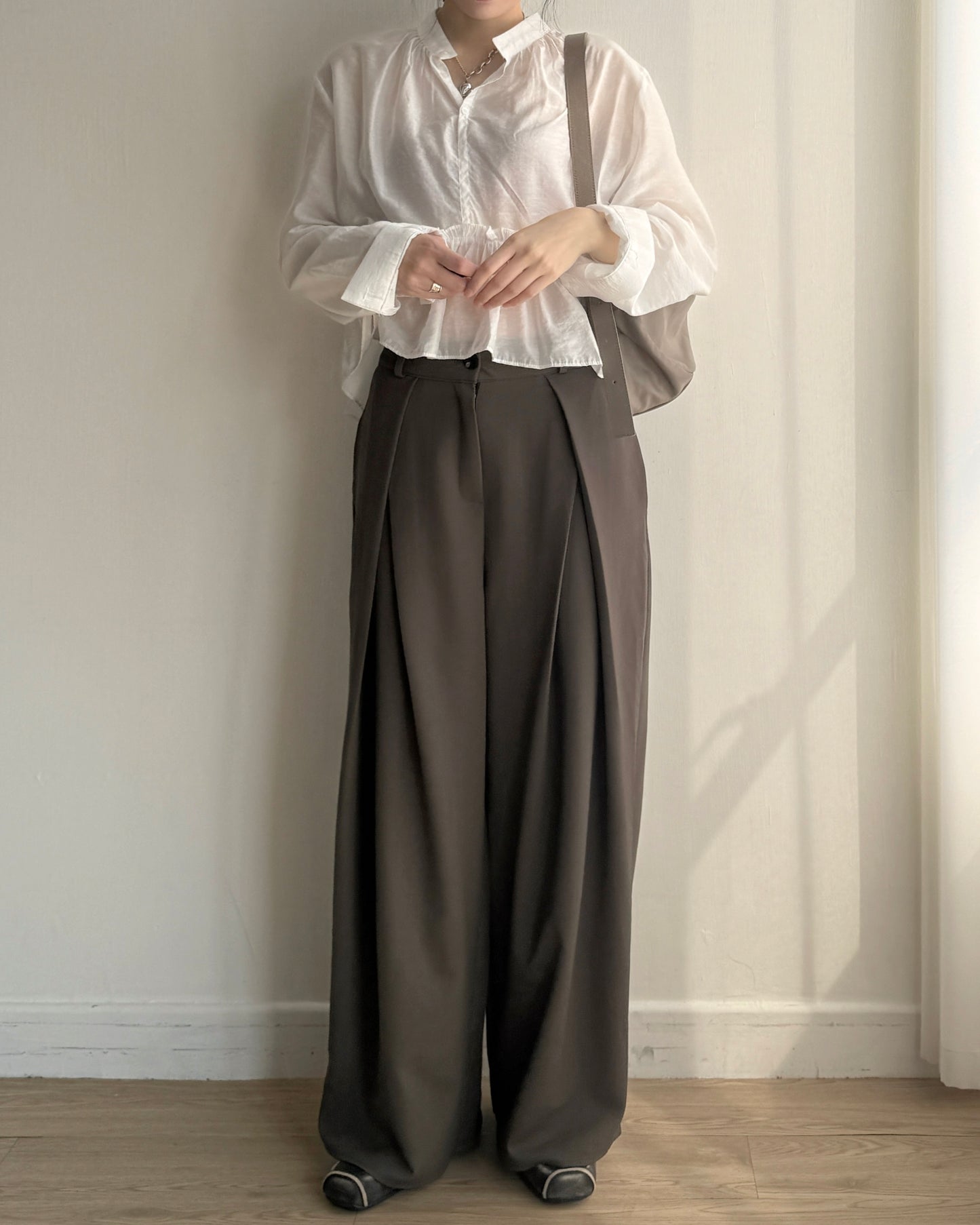 (🧨7-11/2限定優惠) TP568 Ruffle Blouse - White | Khaki | Black