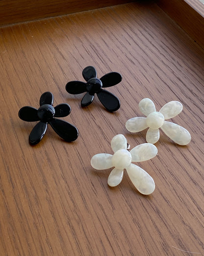 KA316 🌸 FAFA Earring - Ivory | Black