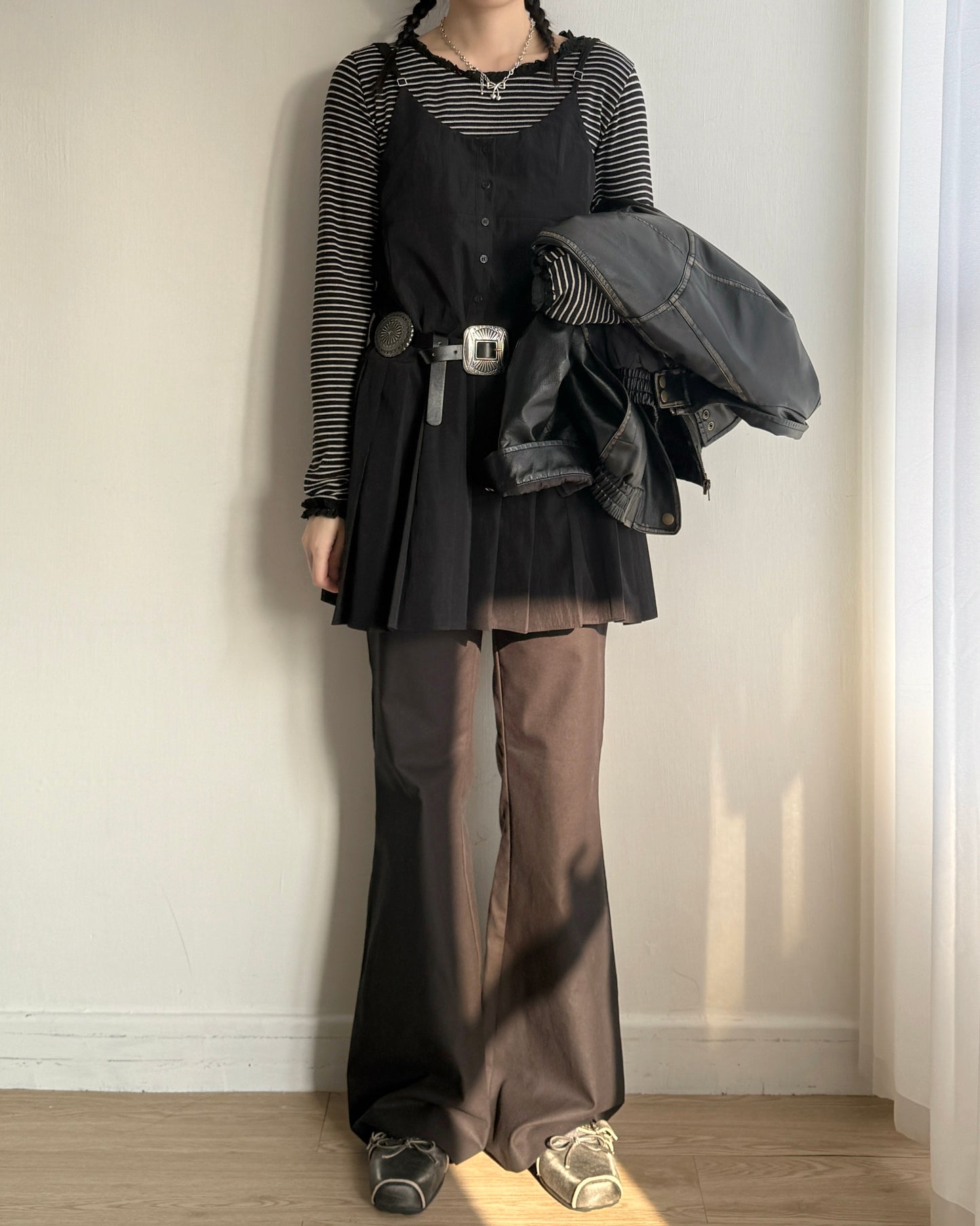 DS288 Button Pleated OPS - White | Black