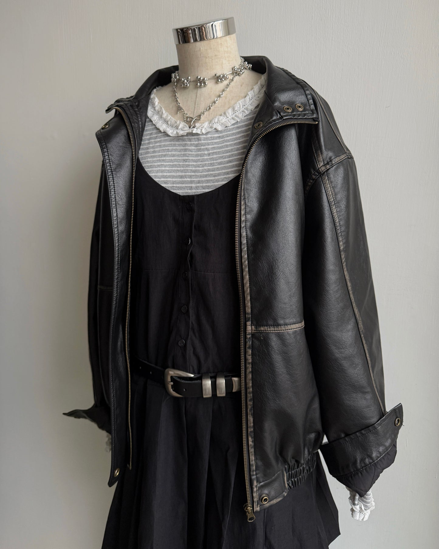 DS288 Button Pleated OPS - White | Black