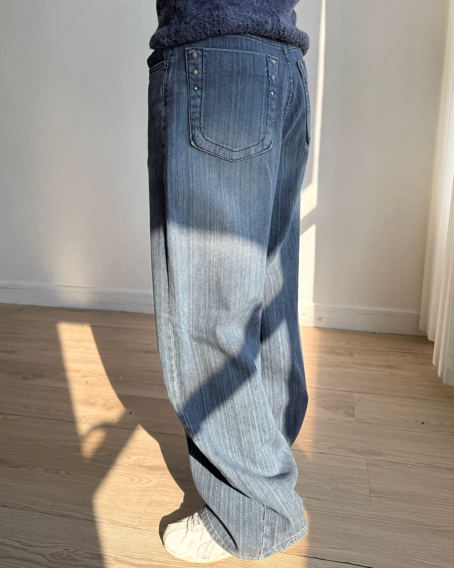JN063 [ OOTJ ] Vintage Mid-Wash Wide Jeans
