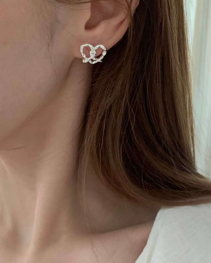 KA388 Pretzel Earring