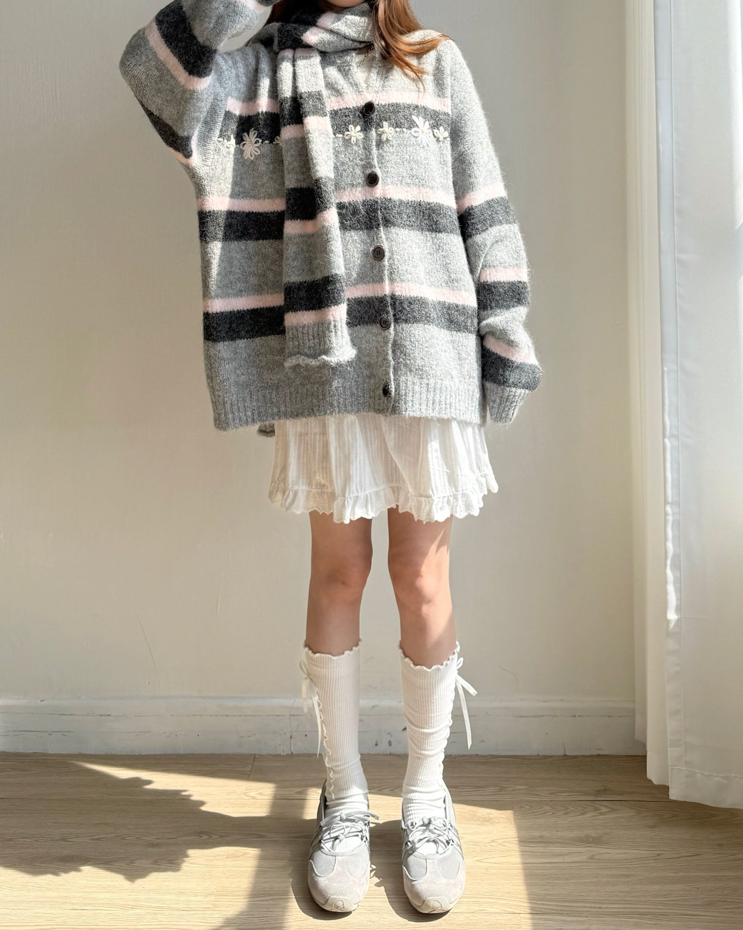 CD054 Floral Muffler Knit - Gray | Brown