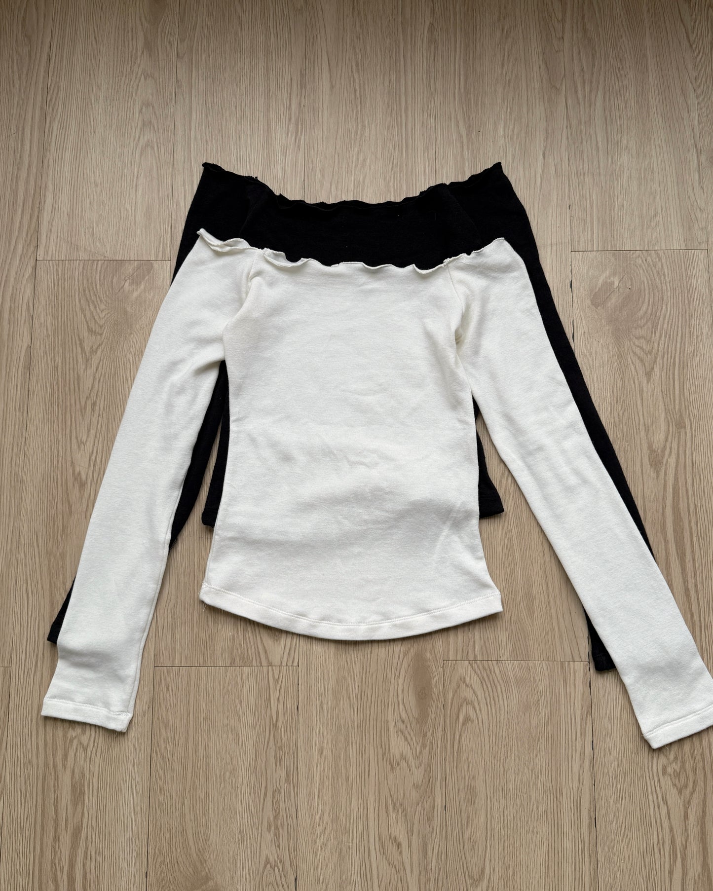 TP564 Basic Off-shoulder Top - White | Black