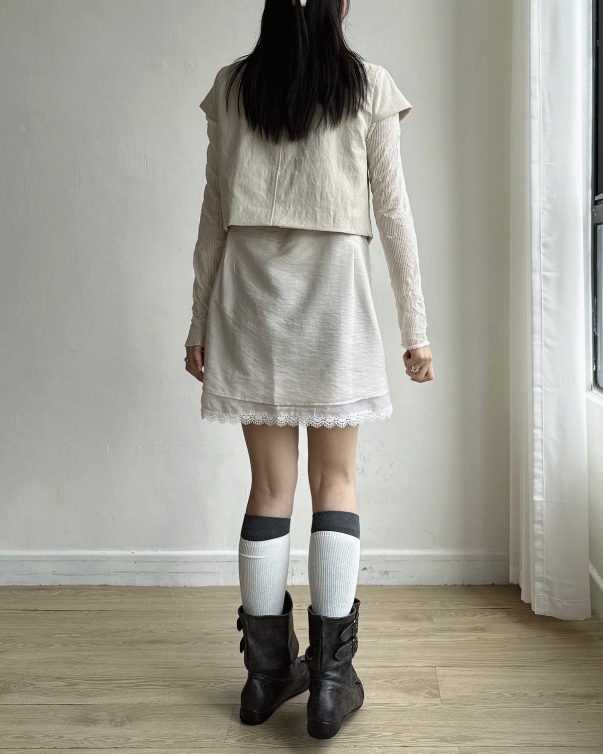 VT327 Cozy Pocket Short Vest - Ivory | Charcoal