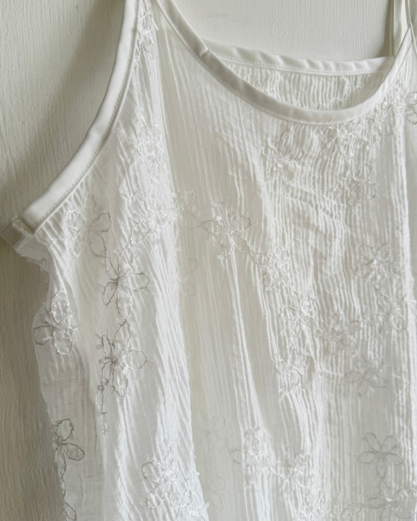 VT297 Floral Vest OPS - White | Black