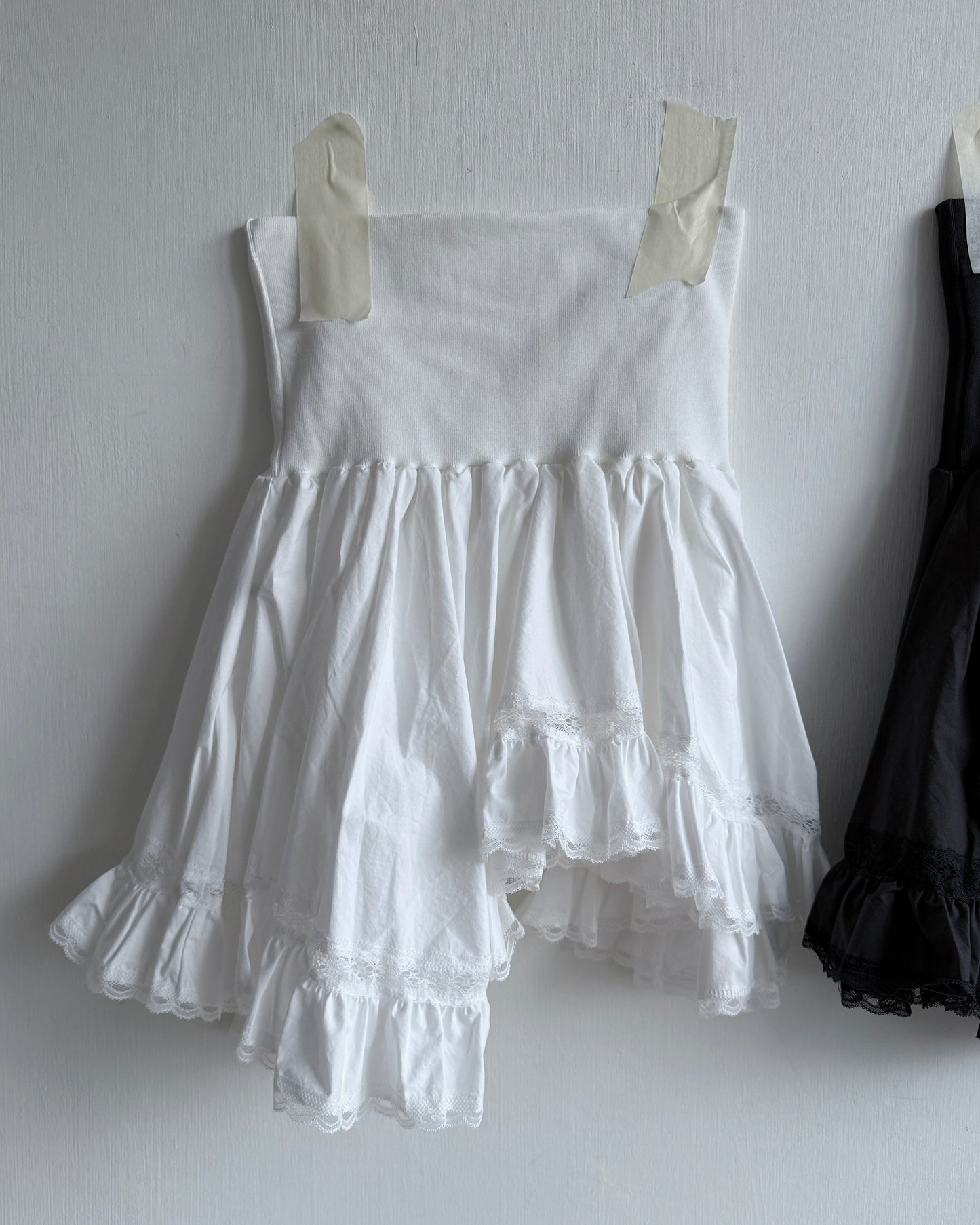 SK224 Lace Pleated Skirt/Tube Top - White | Black