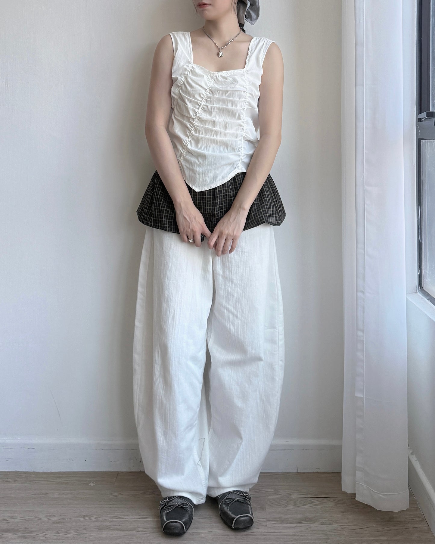 VT258 Square Vest - White | Black