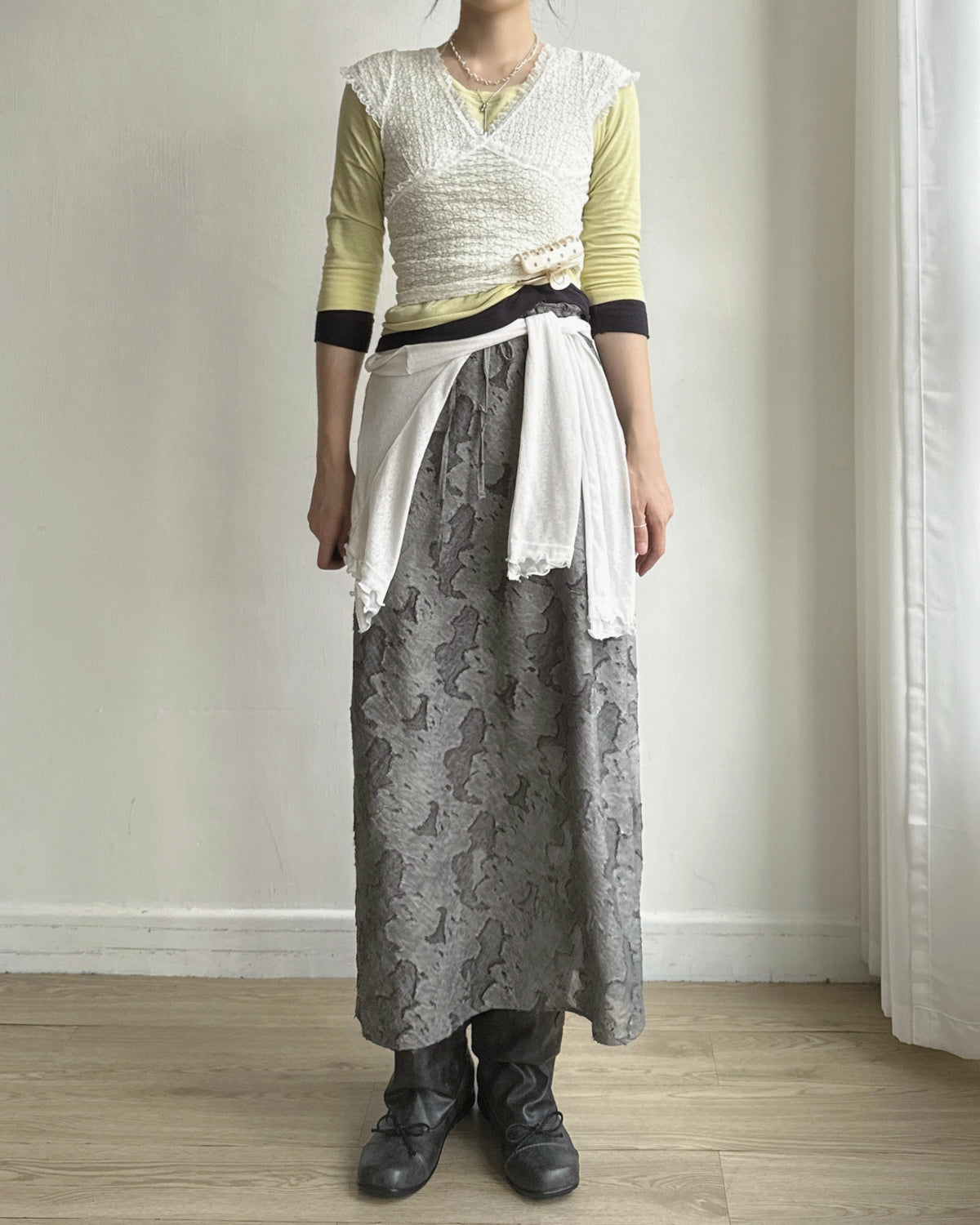 VT331 Vintage Lace Vest - Brown | White