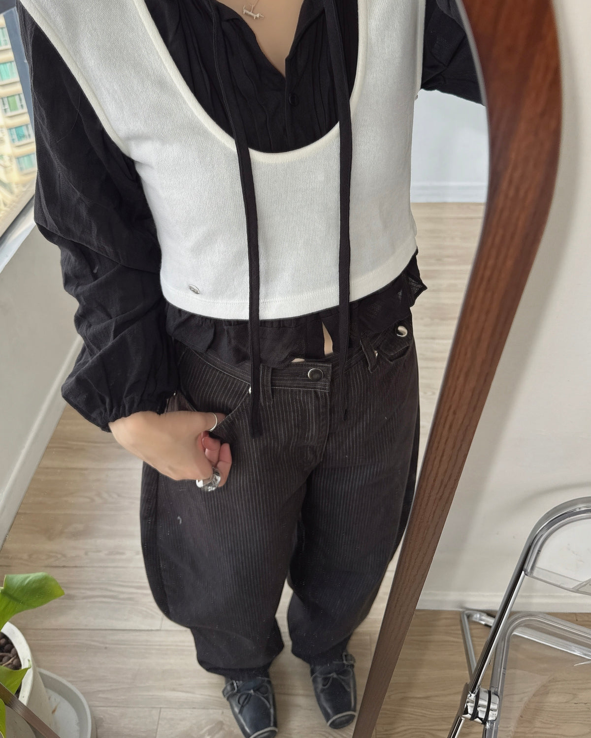 TP620 Pintuck Tie Blouse - Black | White