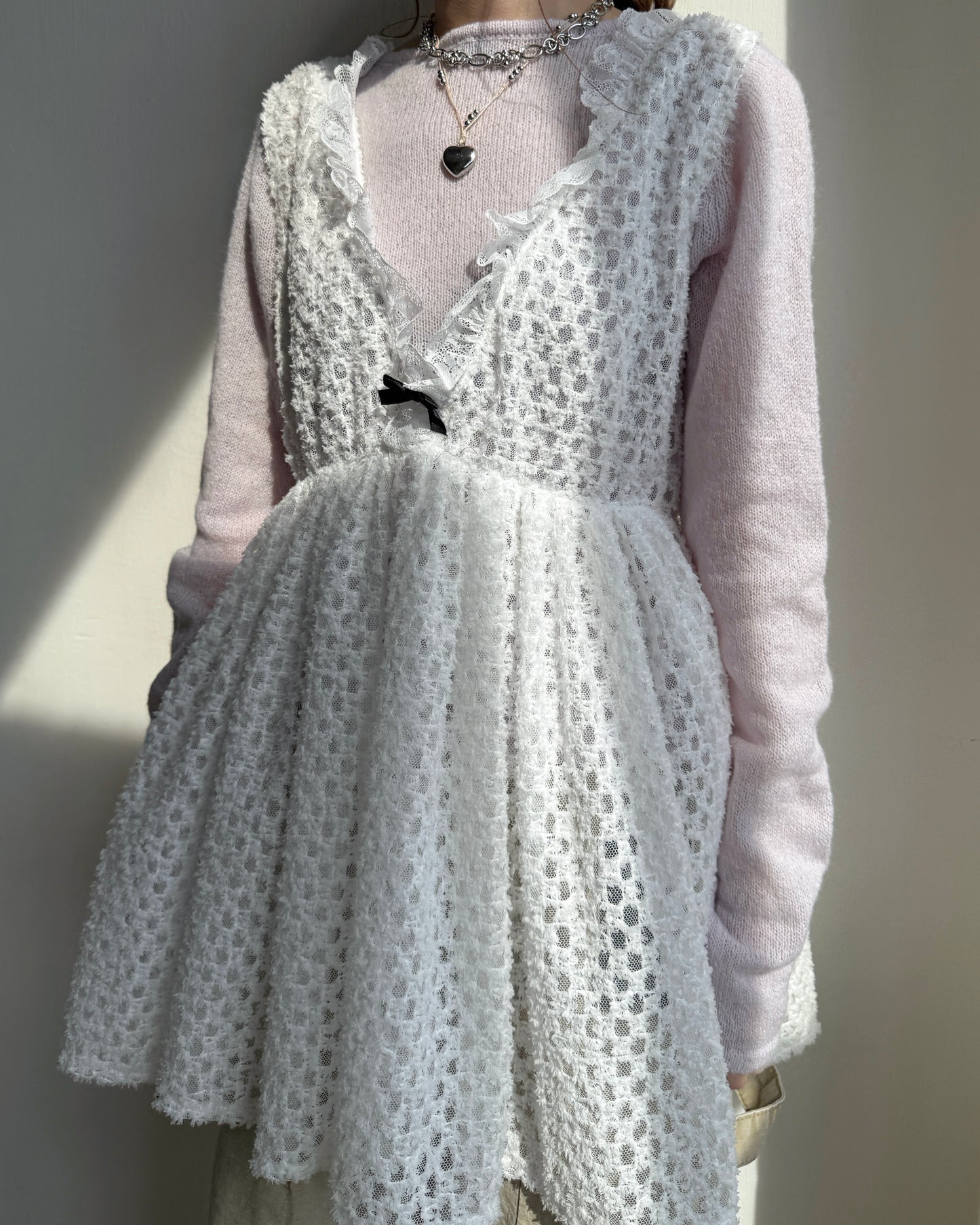 VT268 Lace Vest - White | Black