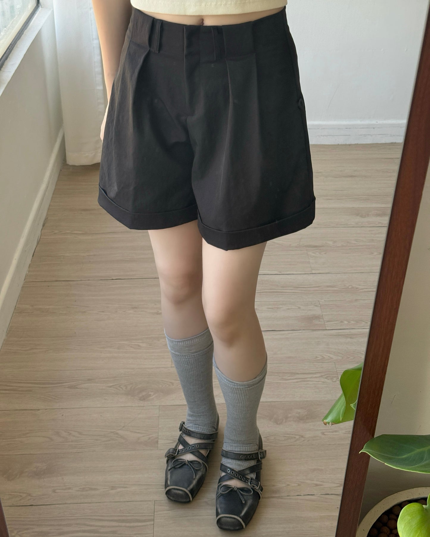 SP021 Roll-up Shorts - White | Black