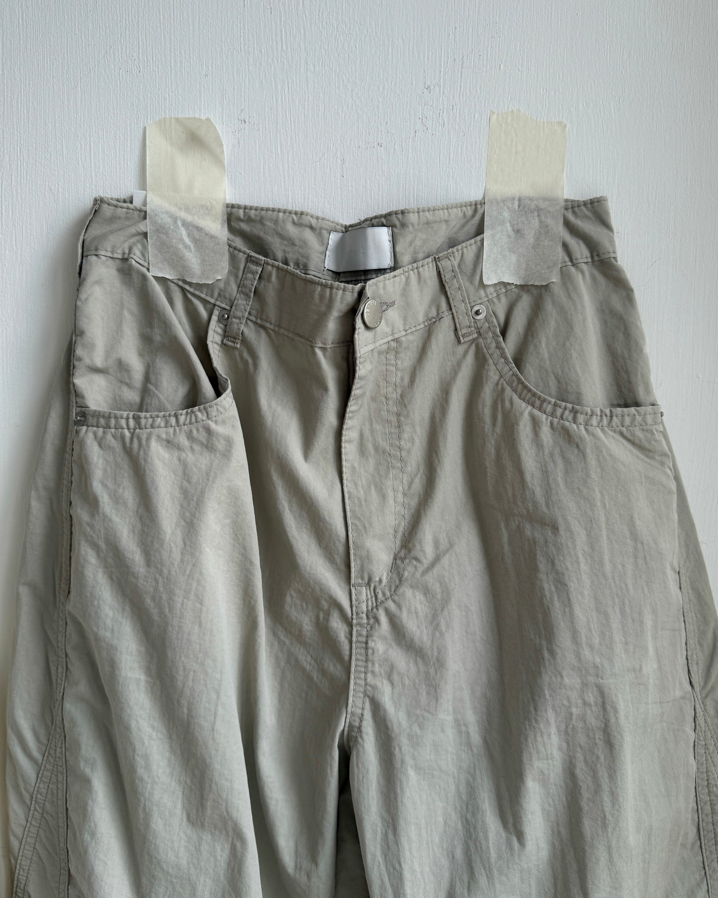 PT085 Cut-out Curved Pants - Beige | Ivory | Charcoal