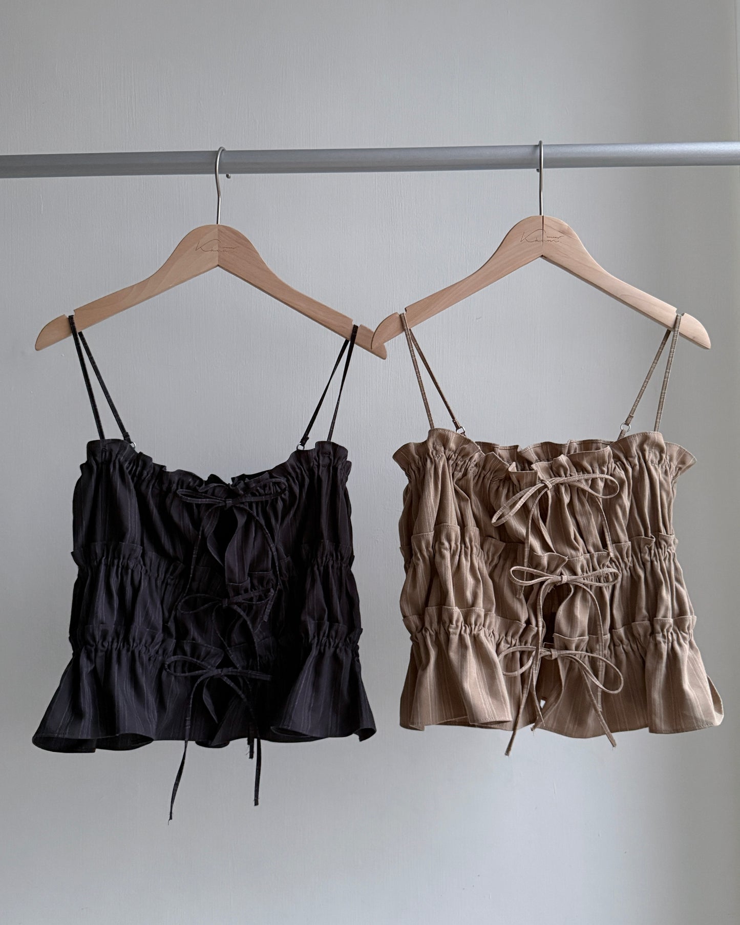 VT264 Eva Vest - Beige | Black