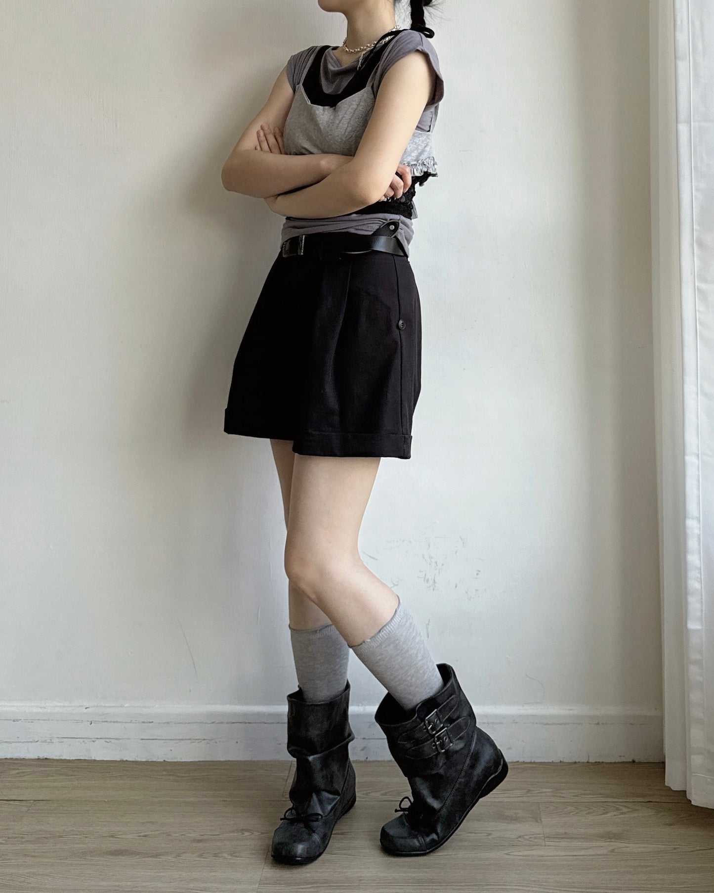 VT323 Ruffle Mini Vest - White | Gray