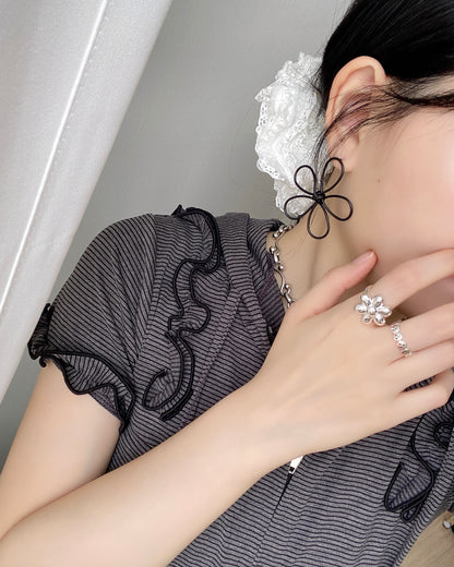 KA344 Line FAFA Earring - Silver | Black
