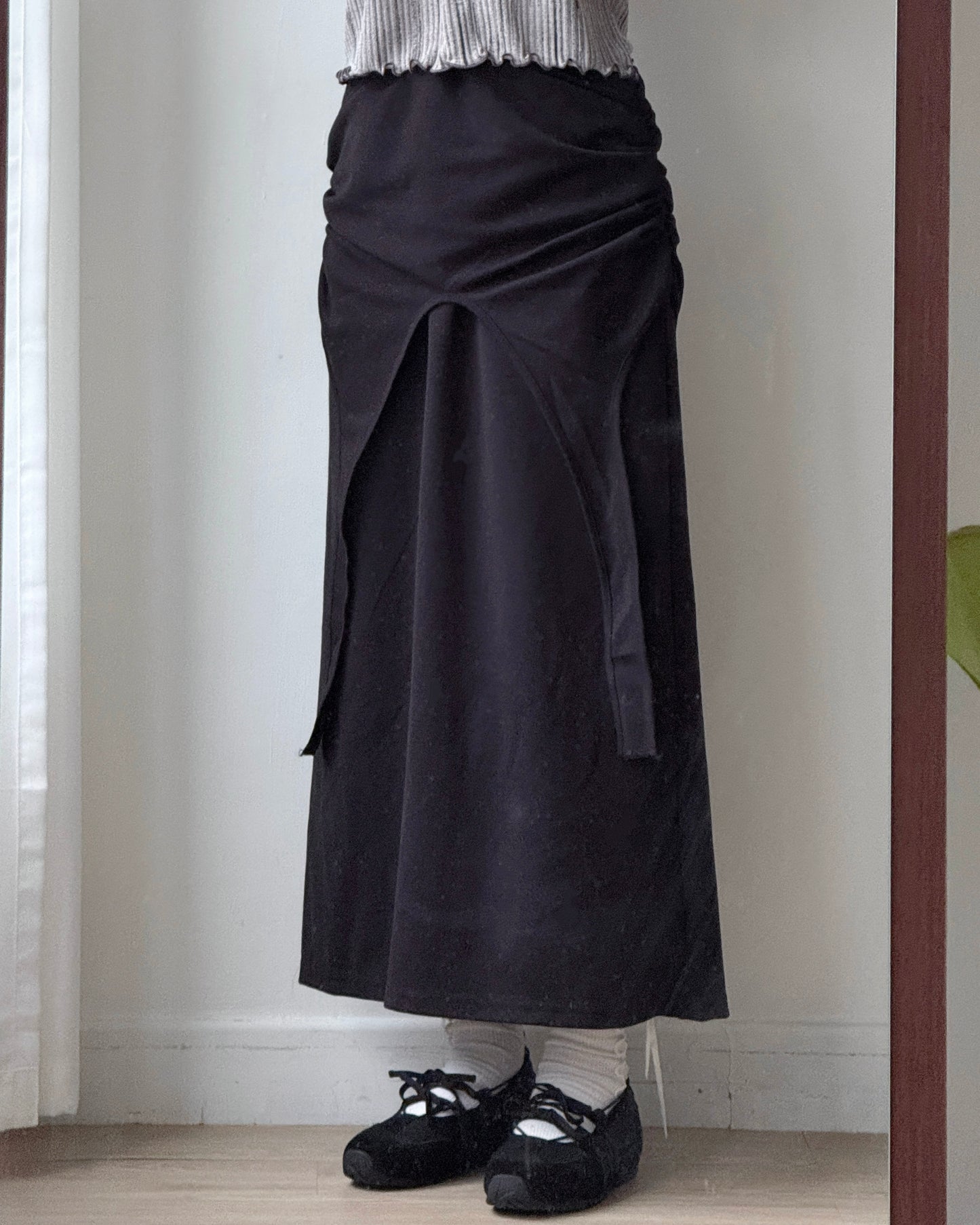 SK203 PePe Skirt - Charcoal | Black