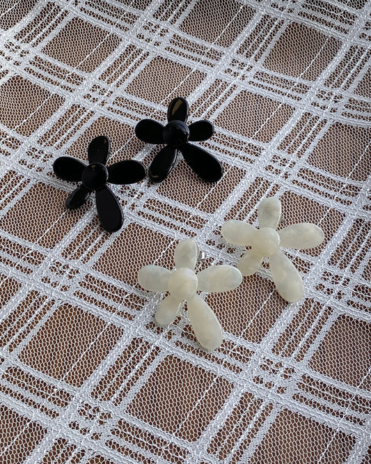 KA316 🌸 FAFA Earring - Ivory | Black