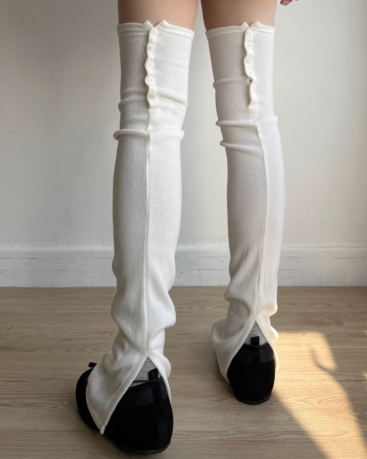 KA375 Button Warmer - Ivory | Black