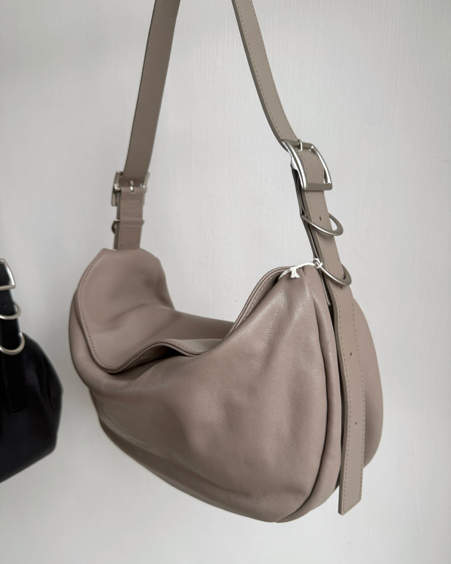 Preorder - BG032 Folding Shoulder Bag - Black | Beige